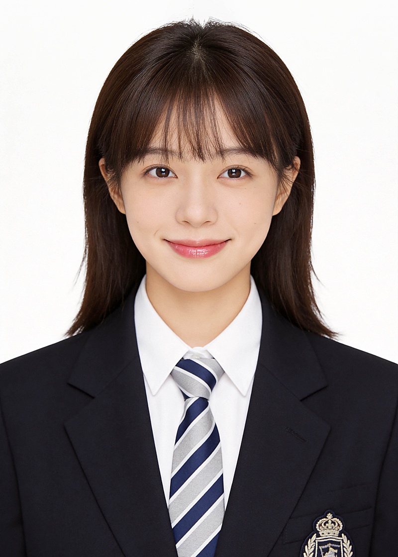学院风条纹领带女生白底证件照