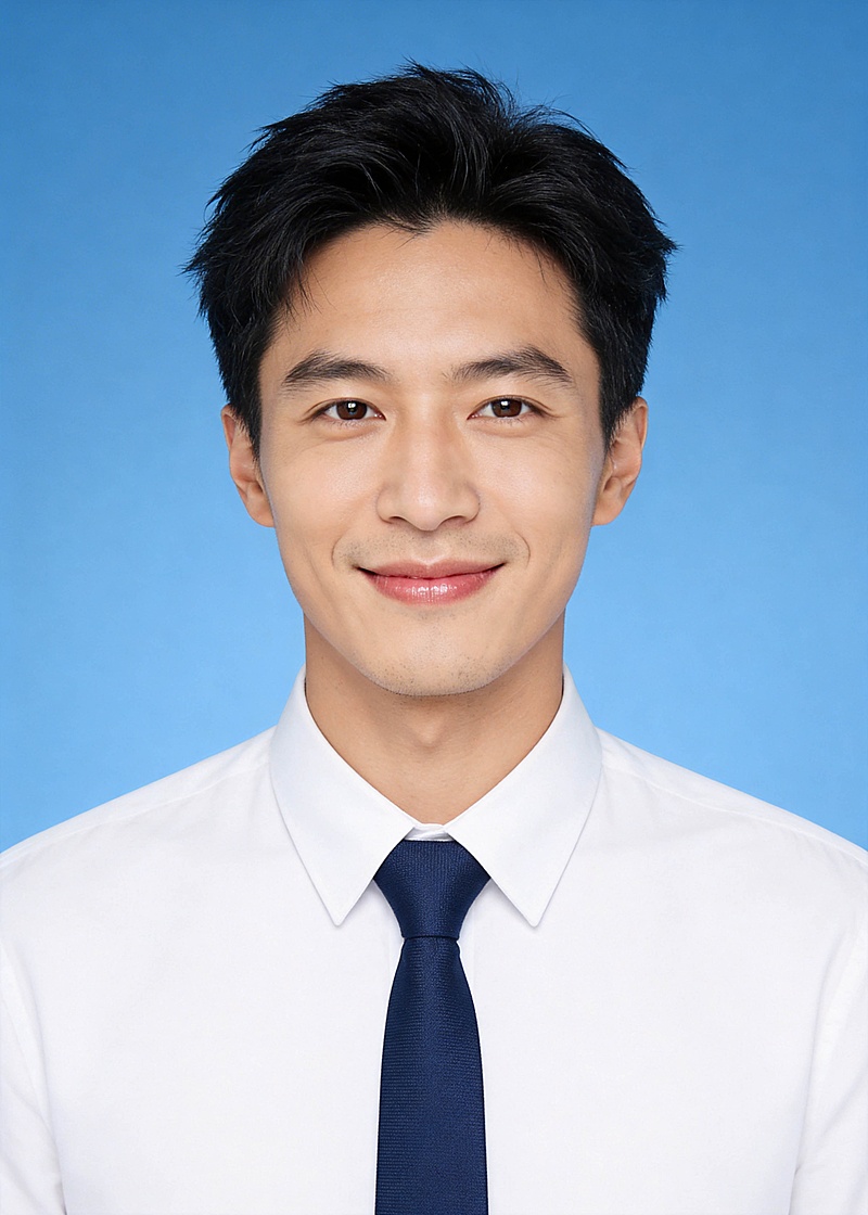 男生白色衬衫蓝底证件照