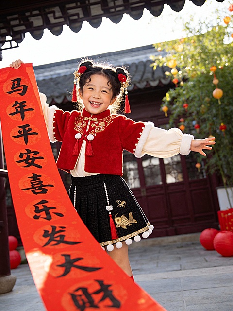 儿童春节氛围写真 | 春联祝福送到家