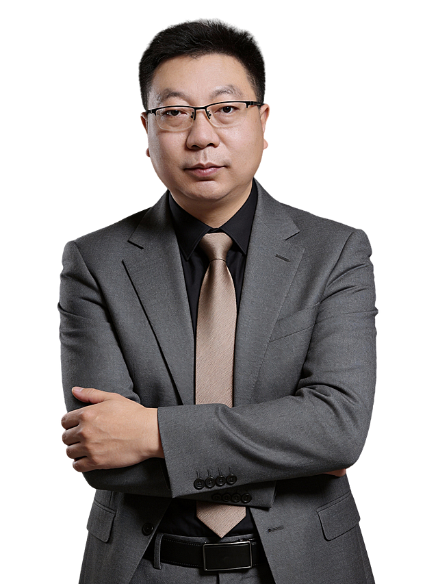 参考第一张图保留人物脸型､年龄等特征生成职场形象照,参考第二张图人物占位和比例,标准焦段50mm,F/4光圈(F/2.8-F/4区间),平视视角(镜头与人物视线齐平);人物占画面70%,人物居中(居中构图),位于画面中心,为视觉聚焦点,入境范围头部及以下至臀部区域(半身像);左右留少量背景空间;头部与画面顶部保留5%空间;头部发型完整;头肩比例协调,身穿修身精纺羊毛混纺面料的灰色西装,平驳领(商务感正式感),西装下摆自然垂度;内搭深色翻领衬衣,搭配高级浅咖色领带(含5%桑蚕丝提升柔光质感),下装精纺羊毛混纺面料的灰色西裤(面料同西装),搭配暗色哑光皮带(宽1.5cm),带扣为长方形拉丝黑色金属(1.8cm×2.5cm);呈正面抱胸的自然站立姿态:左臂搭于右臂上方,肩颈自然松弛下沉,姿态自信从容｡正式严谨专业稳重,身形匀称,姿态端正｡发梢微微修整干练大气,主体锐利,影棚侧光布光(主光来自画面前方),明暗过渡柔和,背景光线均匀,强化色彩对比的高级感｡哑光简约中深灰色纯色背景(呈现均匀柔和质感),极简干净;32K画质超高分辨率､细节清晰,整体风格雅致､兼具现代精致感;肤质精细化处理;眼神直视镜头,目光坚定且澄澈,表情自然.嘴角上扬;面部光比1:1.5,4800K中性光,微微修饰脸型,肤质哑光细腻,面部微微雾面柔光,轻透裸肌感,真实毛孔纹理,32K画质,去除人物之外的所有元素｡严格按照第一张图内容生成｡