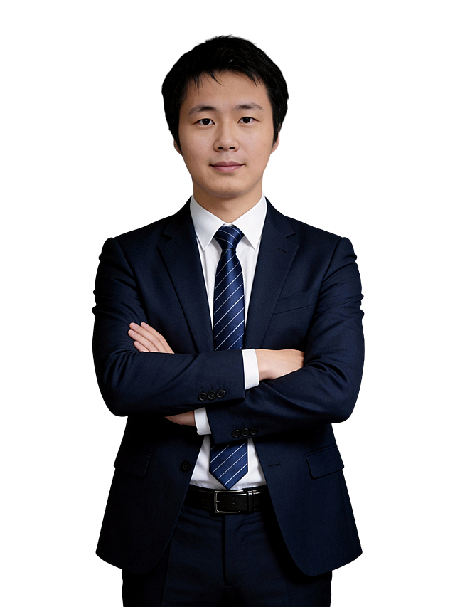 参考第一张图保留人物脸型､发型､年龄等特征生成职场形象照,参考第二张图人物占位和比例,标准焦段50mm,F/4光圈(F/2.8-F/4区间),平视视角(镜头与人物视线齐平);人物占画面70%,人物居中(居中构图),位于画面中心,为视觉聚焦点,入境范围头部及以下至臀部下方10cm(半身像);左右留少量背景空间;头部与画面顶部保留5%空间;头部发型完整,头肩比例协调;身穿精纺羊毛混纺面料的深墨蓝色西装(含5%桑蚕丝提升柔光质感),平驳领(商务感正式感),左胸袋无口袋巾(简化高级感),西装下摆自然垂度;内搭长绒棉白色衬衫(温莎领),袖口贴合手腕1cm(无堆叠);搭配精致且高级的深蓝色斜向微微渐隐光泽感极细条纹商务感领带(丝提花材质,低饱和柔光渐隐);下装精纺羊毛混纺面料的深墨蓝色高腰直筒西裤(面料同西装);搭配黑色哑光头层牛皮皮带(宽2.5cm),带扣为长方形拉丝黑色金属(1.8cm×3cm);呈正面抱胸的自然姿态,站立姿势:左臂搭于右臂上方,肩颈自然松弛下沉,姿态自信从容｡正式严谨专业稳重,身形匀称,姿态端正｡发梢微微修整干练大气,主体锐利,影棚侧光布光(主光来自画面前方),明暗过渡柔和,背景光线均匀,强化色彩对比的高级感｡哑光简约中深灰色纯色背景(呈现均匀柔和质感),极简干净;32K画质超高分辨率､细节清晰,整体风格雅致､兼具现代精致感;肤质精细化处理;眼神直视镜头,目光坚定且澄澈,表情自然.嘴角上扬;面部光比1:1.5,4800K中性光,微微修饰脸型,肤质哑光细腻,面部雾面柔光,轻透裸肌感,真实毛孔纹理,32K画质,去除人物之外的所有元素｡