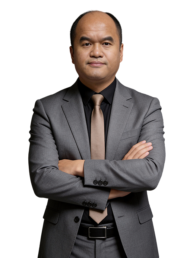 参考第一张图保留人物脸型､年龄等特征生成职场形象照,参考第二张图人物占位和比例,标准焦段50mm,F/4光圈(F/2.8-F/4区间),平视视角(镜头与人物视线齐平);人物占画面70%,人物居中(居中构图),位于画面中心,为视觉聚焦点,入境范围头部及以下至臀部区域(半身像);左右留少量背景空间;头部与画面顶部保留5%空间;头部发型完整;头肩比例协调,身穿修身精纺羊毛混纺面料的灰色西装,平驳领(商务感正式感),西装下摆自然垂度;内搭深色翻领衬衣,搭配高级浅咖色领带(含5%桑蚕丝提升柔光质感),下装精纺羊毛混纺面料的灰色西裤(面料同西装),搭配暗色哑光皮带(宽1.5cm),带扣为长方形拉丝黑色金属(1.8cm×2.5cm);呈正面抱胸的自然站立姿态:左臂搭于右臂上方,肩颈自然松弛下沉,姿态自信从容｡正式严谨专业稳重,身形匀称,姿态端正｡发梢微微修整干练大气,主体锐利,影棚侧光布光(主光来自画面前方),明暗过渡柔和,背景光线均匀,强化色彩对比的高级感｡哑光简约中深灰色纯色背景(呈现均匀柔和质感),极简干净;32K画质超高分辨率､细节清晰,整体风格雅致､兼具现代精致感;肤质精细化处理;眼神直视镜头,目光坚定且澄澈,表情自然.嘴角上扬;面部光比1:1.5,4800K中性光,微微修饰脸型,肤质哑光细腻,面部微微雾面柔光,轻透裸肌感,真实毛孔纹理,32K画质,去除人物之外的所有元素｡严格按照第一张图内容生成｡