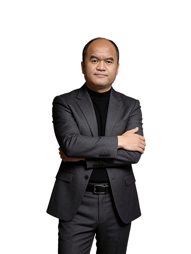 参考第一张图保留人物脸型､发型､年龄等特征生成职场形象照,参考第二张图人物占位和比例,标准焦段50mm,F/4光圈(F/2.8-F/4区间),平视视角(镜头与人物视线齐平);人物占画面70%,人物居中(居中构图),位于画面中心,为视觉聚焦点,入境范围头部及以下至臀部下方10cm(半身像);左右留少量背景空间;头部与画面顶部保留5%空间;头部发型完整,头肩比例协调;身穿修身精纺羊毛混纺面料的深灰色西装外套(含5%桑蚕丝提升柔光质感),平驳领(商务感正式感),左胸袋无口袋巾(简化高级感),西装下摆自然垂度;内搭黑色中领紧身针织上衣,下装精纺羊毛混纺面料的深灰色高腰直筒西裤(面料同西装),搭配黑色哑光头层牛皮皮带(宽1.5cm),带扣为长方形拉丝黑色金属(1.8cm×2.5cm);呈正面抱胸的自然站立姿态:左臂搭于右臂上方,肩颈自然松弛下沉,姿态自信从容｡正式严谨专业稳重,身形匀称,姿态端正｡发梢微微修整干练大气,主体锐利,影棚侧光布光(主光来自画面前方),明暗过渡柔和,背景光线均匀,强化色彩对比的高级感｡哑光简约中深灰色纯色背景(呈现均匀柔和质感),极简干净;32K画质超高分辨率､细节清晰,整体风格雅致､兼具现代精致感;肤质精细化处理;眼神直视镜头,目光坚定且澄澈,表情自然.嘴角上扬;面部光比1:1.5,4800K中性光,微微修饰脸型,肤质哑光细腻,面部雾面柔光,轻透裸肌感,真实毛孔纹理,32K画质,去除人物之外的所有元素｡