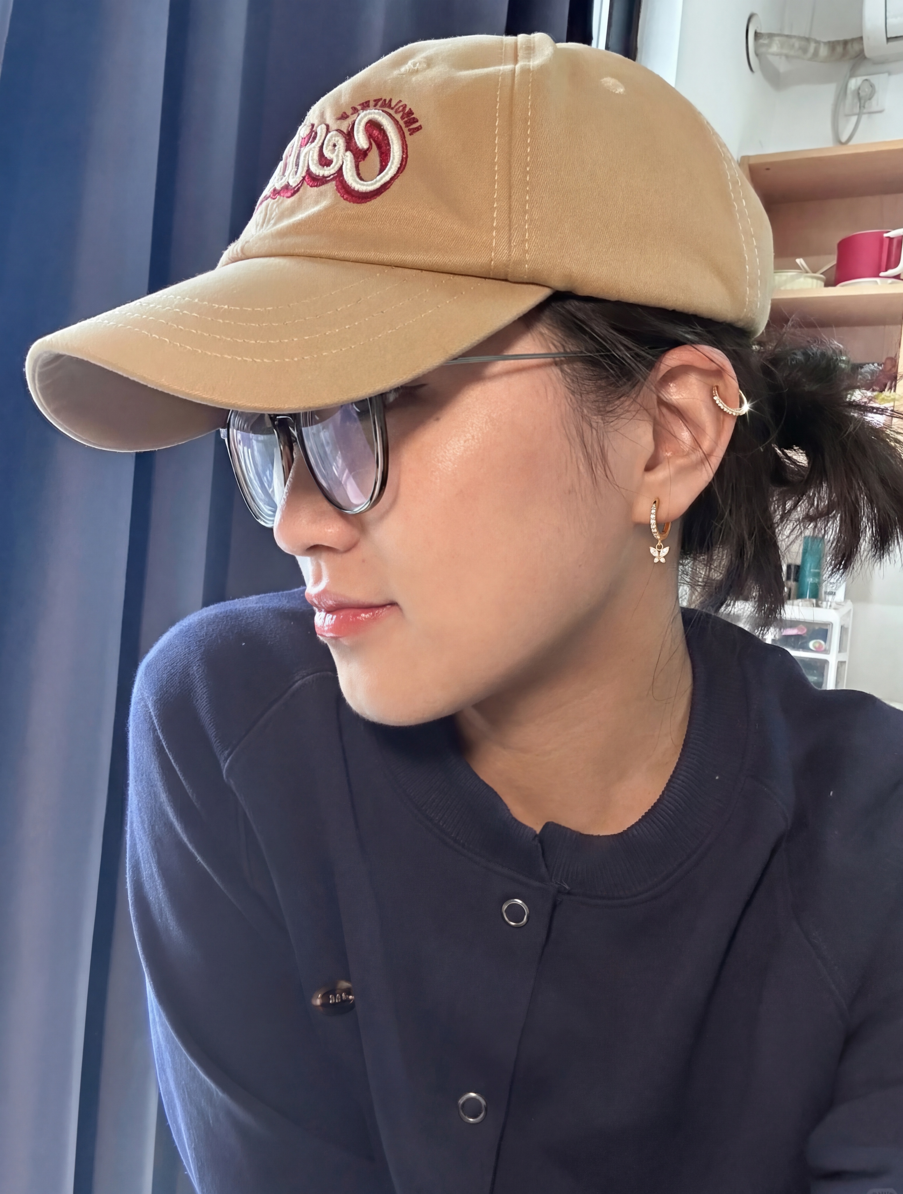 将耳钉 1:1 还原佩戴在模特耳朵，耳针嵌入自然，耳钉与耳朵接… - 图片创意预览