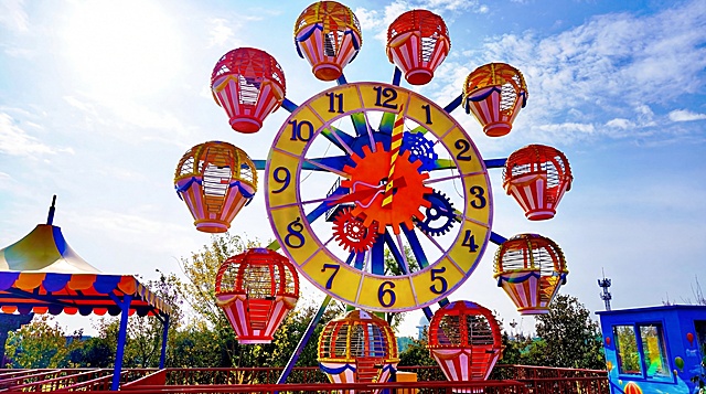 帮我精修一下我上传的图片使其看上去很清晰8k画质 强化细节