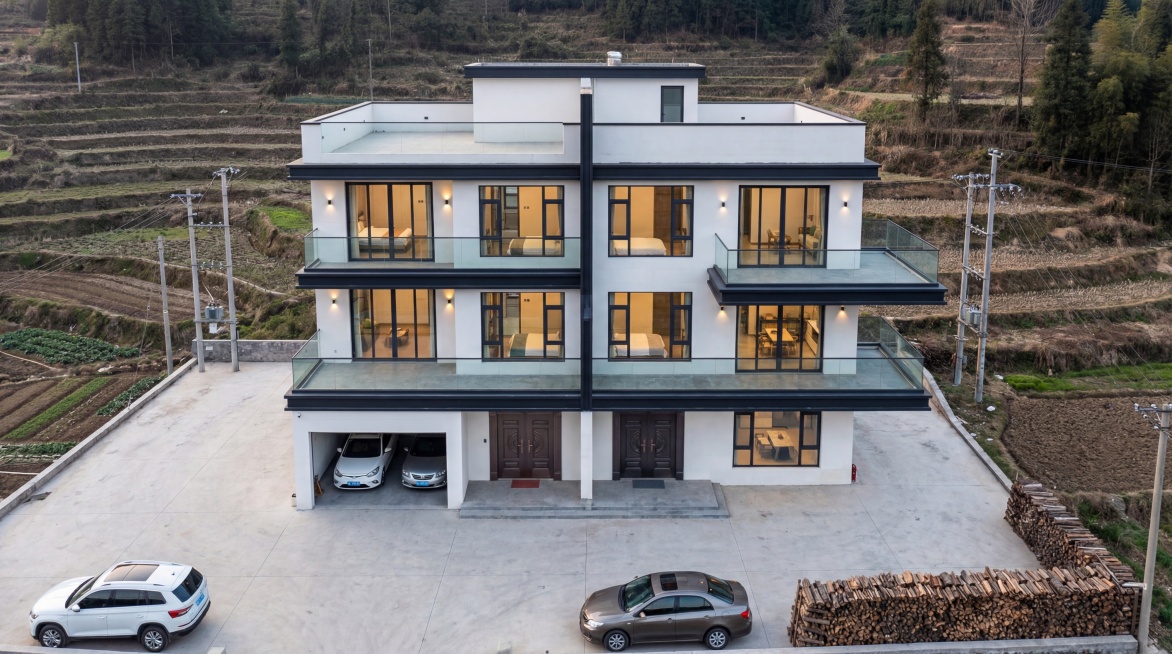 16:9横屏，现代极简风三层双拼别墅，占地18×11米，框架结构，对称式布局，独门入户，外立面白真石漆+深黑金属线条，一层双车库+入户玄关，二层东侧外挑1.5米观景台，西侧通长阳台，三层开放式屋顶平台预览效果