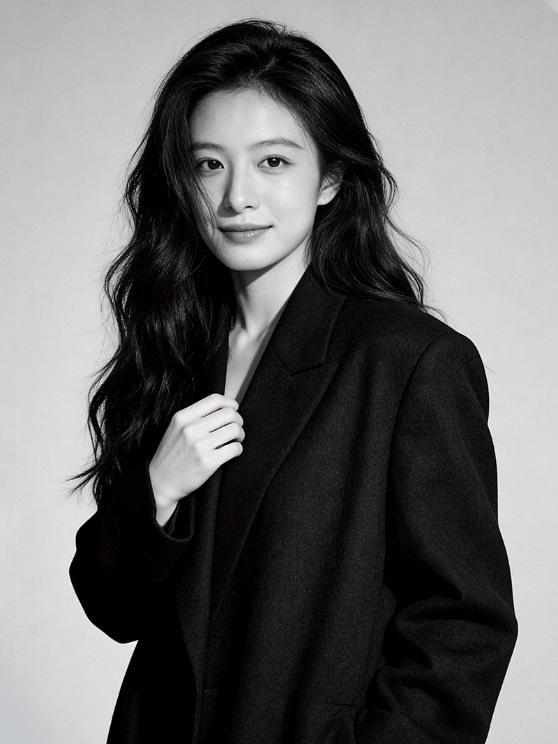 职场黑白光影感西装肖像写真照