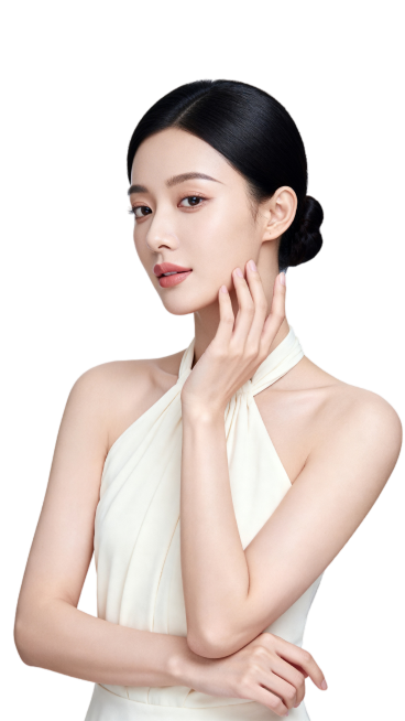 画面中心一位年轻东方女性有着乌黑顺滑的贴头皮盘发，妆容清透淡雅。她身着米白色挂脖礼服，露出线条优美的肩颈，左手轻触脸颊，右手自然交叠在身前。背景是纯净的浅白色，整体风格高级简约，凸显出优雅温婉的氛围。预览效果