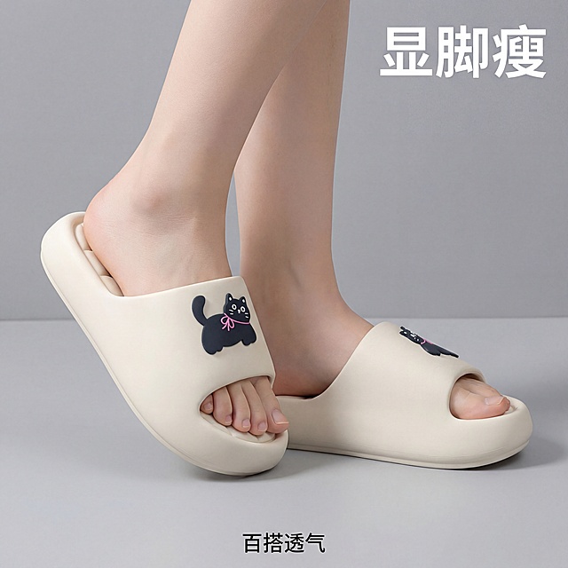 改为女生浅肤色脚部模特上脚，双脚45度固定侧拍，呈自然放松的微外八站姿，背景替换为浅灰色极简固定背景，使用柔和固定漫射光，AI超清4K写实电商风格，严格锁定原拖鞋款式、颜色、外观，不更改、不替换、不变形，主图右上角添加白色粗体文字“显脚瘦”，底部添加小字“百搭透气”，鞋面无反光，颜色精准还原，鞋型挺拔，画面干净高清，主体突出