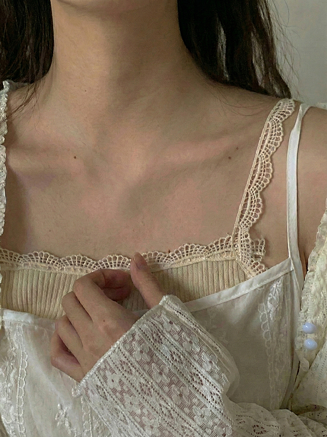 去掉图片中的项链，其他细节全部保留