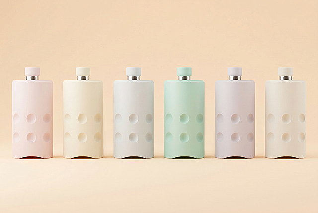 保留六款莫兰迪保温杯的颜色与间距不变，仅将背景由过亮的乳白色调整为柔和浅杏色（暖调低饱和），避免曝光感；保持商业摄影布光、产品清晰度与4K超清画质