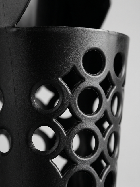 1688电商详情页图，台球桌加长球篮PP材质特写，微距拍摄，突出柔软、高强度、耐磨特性，材质纹理清晰真实，光影干净，细节锐利，产品外观与参考图完全一致，浅灰背景，无水印预览效果