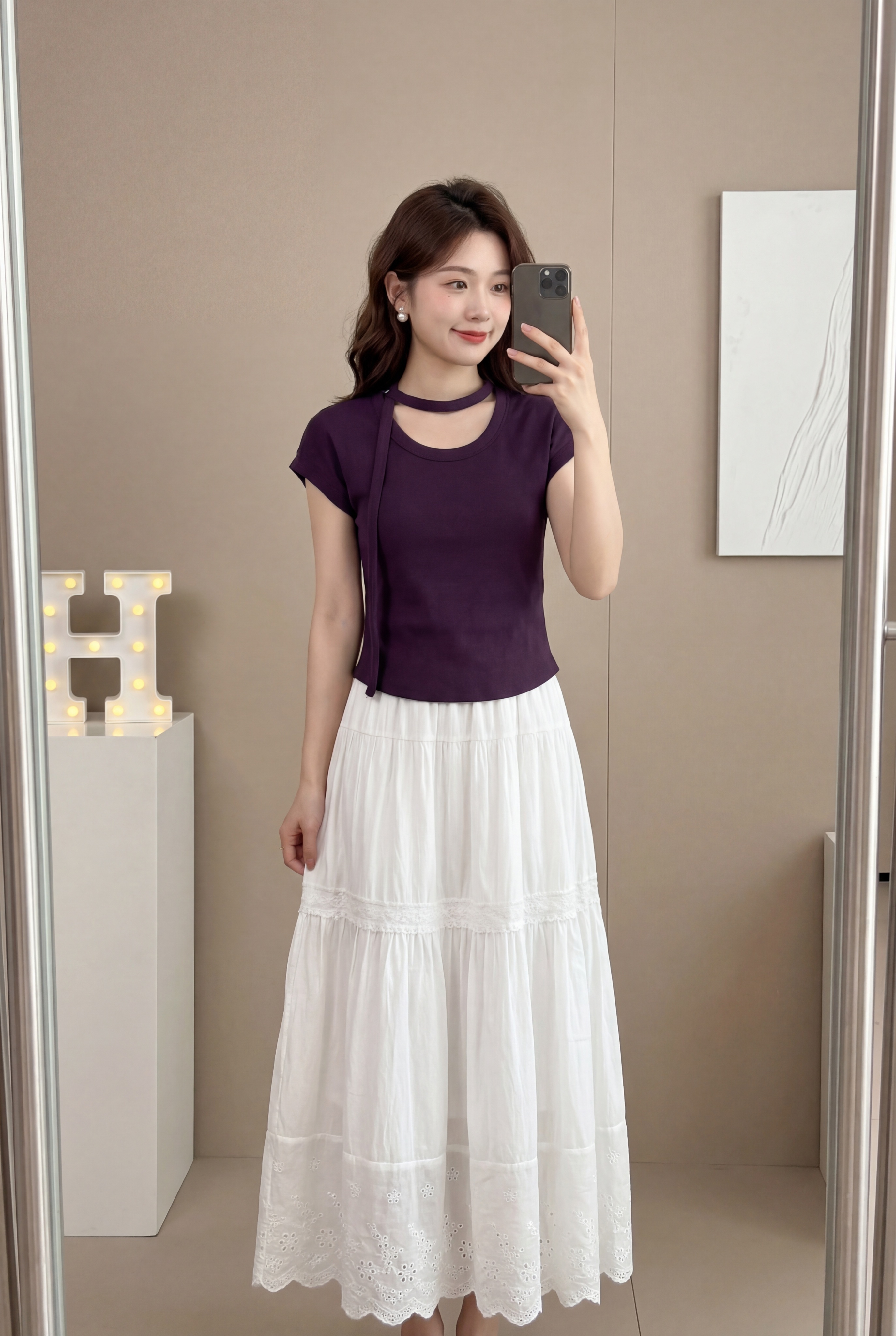 保持原服装产品主体结构、颜色和款式材质不变，服装为深紫色设计感… - 图片创意预览