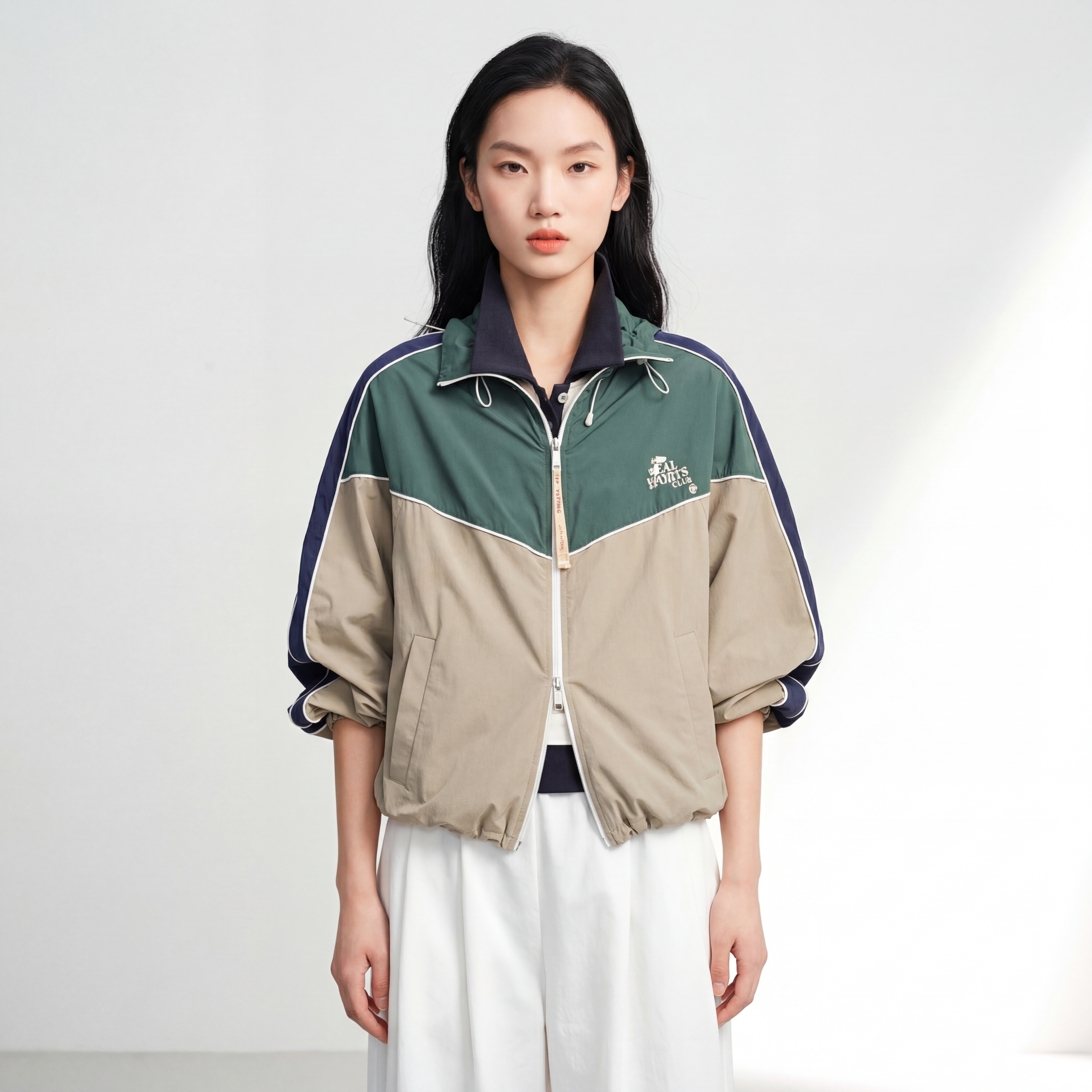 基于原图保持衣服款式、颜色、细节完全不变，更换为新的亚洲女模特… - 图片创意预览