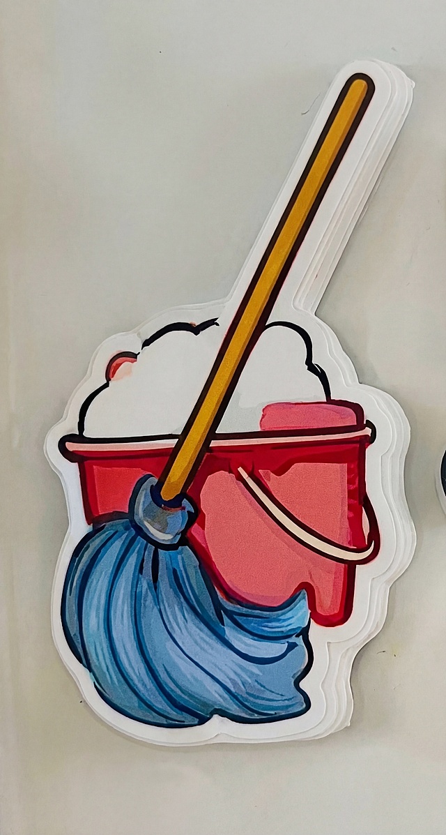 生成一张和参考图一样的卡通拖把红色水桶贴纸，保持构图和配色一致，高清清晰，边缘带白色贴纸描边