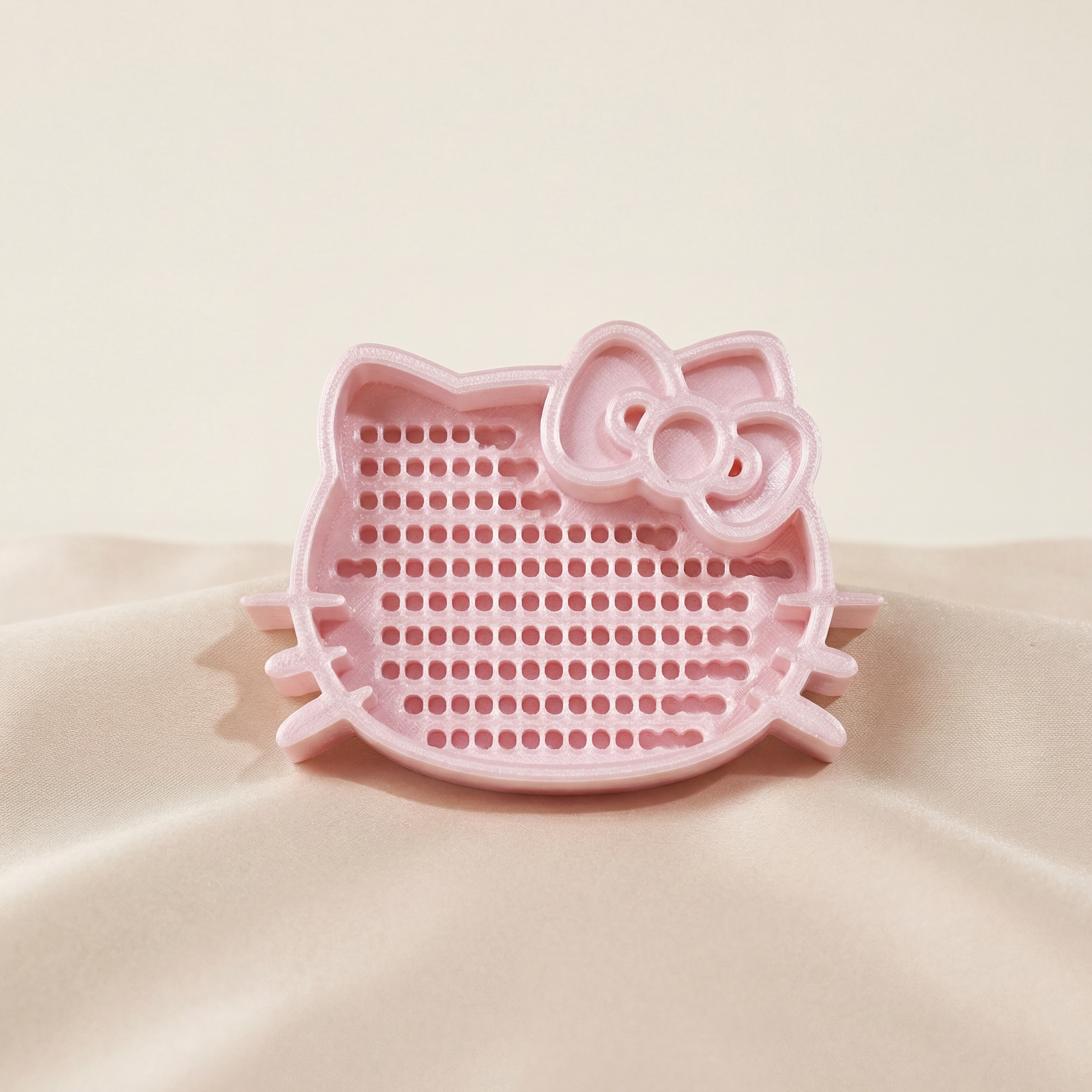 展示单个粉色Hello Kitty造型网格拼豆盘，产品特写，简… - 图片创意预览