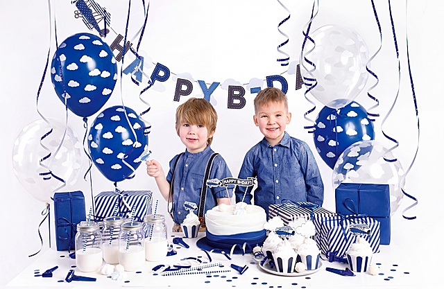 将图片里所有浅蓝色的元素替换成深蓝色，其他元素保持不变