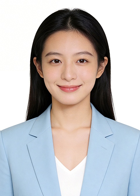 淡蓝色西装外套温柔风女性职场证件照