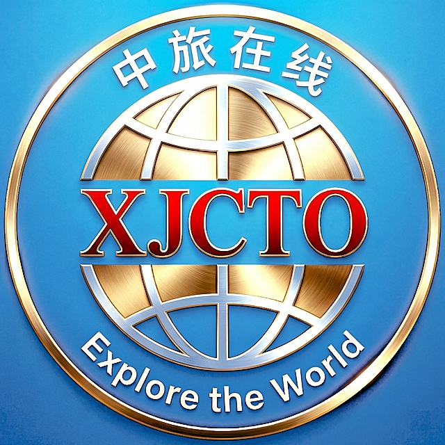 将圆形徽章logo上方的文字“新疆中旅在线国际旅行社”修改为“中旅在线”，保留徽章其他所有元素和整体风格不变，金属质感，蓝色背景，金色地球图案，红色字母XJCTO，下方文字Explore the World，金色银色金属边框，保持原图设计风格一致