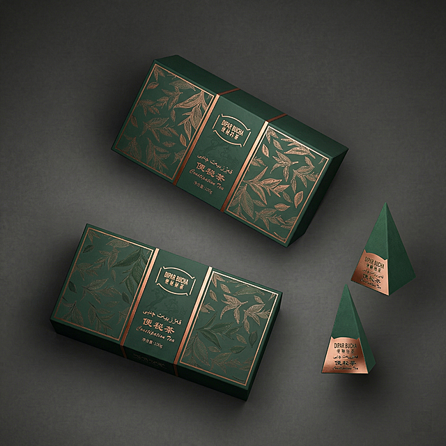 保持茶叶盒外形、结构、LOGO、所有文字及原有元素完全不变，仅整体风格改为英伦现代绅士轻奢风格，简约低调高级，哑光质感搭配细腻金属细节，商业包装高清效果图。