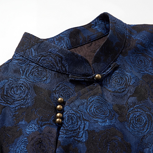 生成这张连衣裙的领子局部特写细节图，重点突出立领的版型、领口金属扣细节和面料玫瑰提花纹理，高清质感，细节清晰