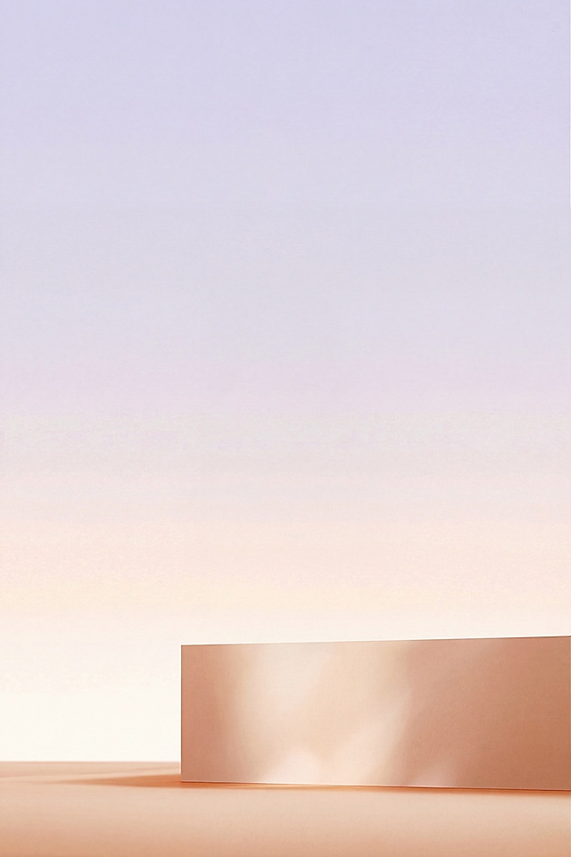 删除粉底液产品，其余保持不变，保留渐变背景和米色展示台，风格光影和原图一致