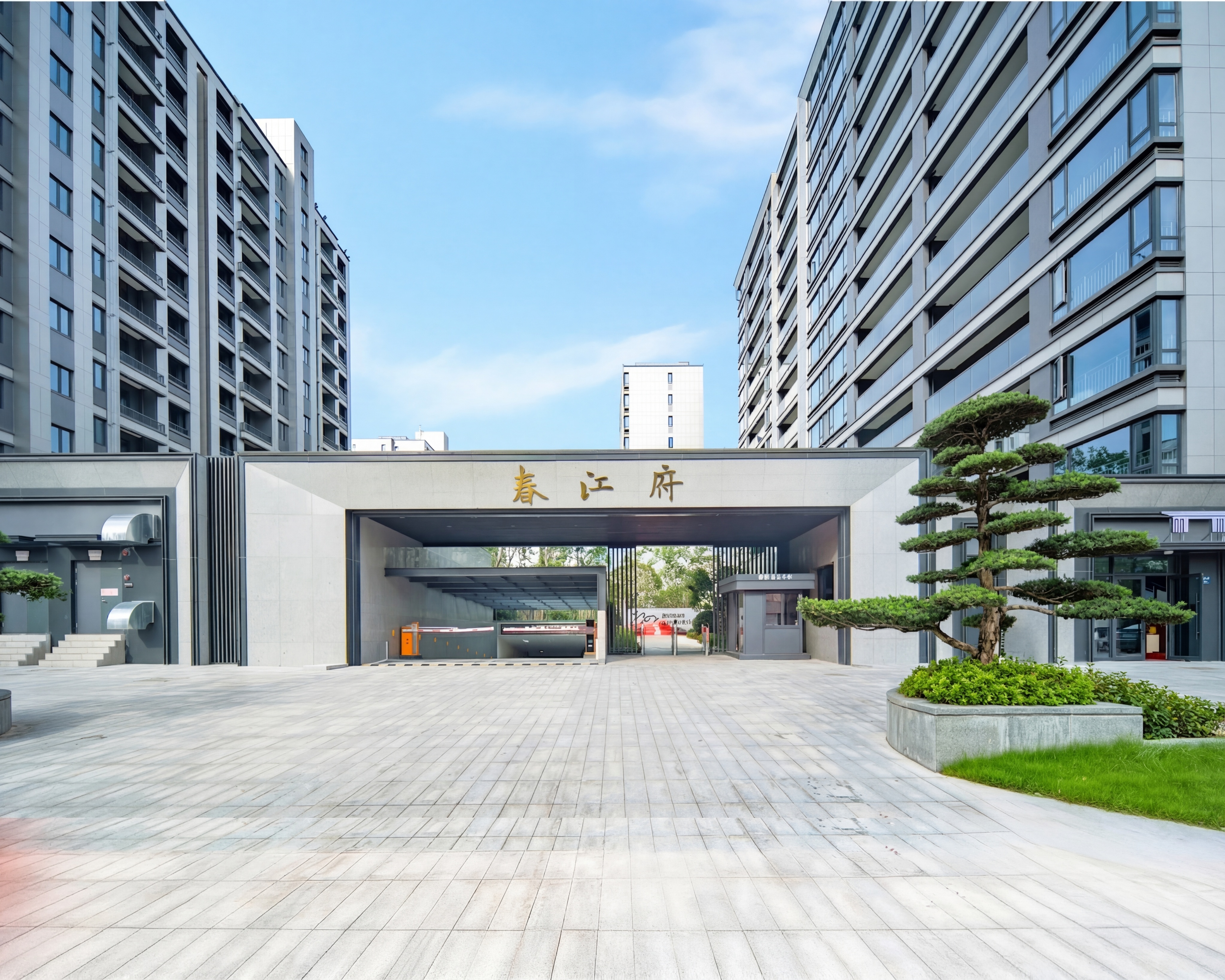 去掉图中入口处的红色地毯部分，替换成和周围一致的灰色地砖路面，… - 图片创意预览