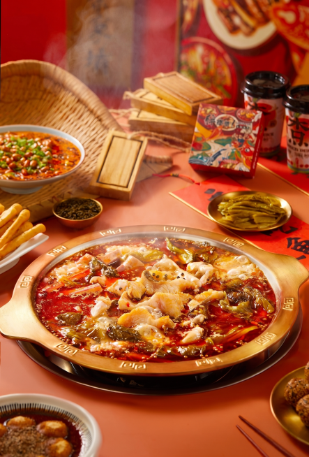 去掉图片中所有的文字，保持原图的食物内容、构图和红金色调风格不变，去除所有水印和文字元素预览效果