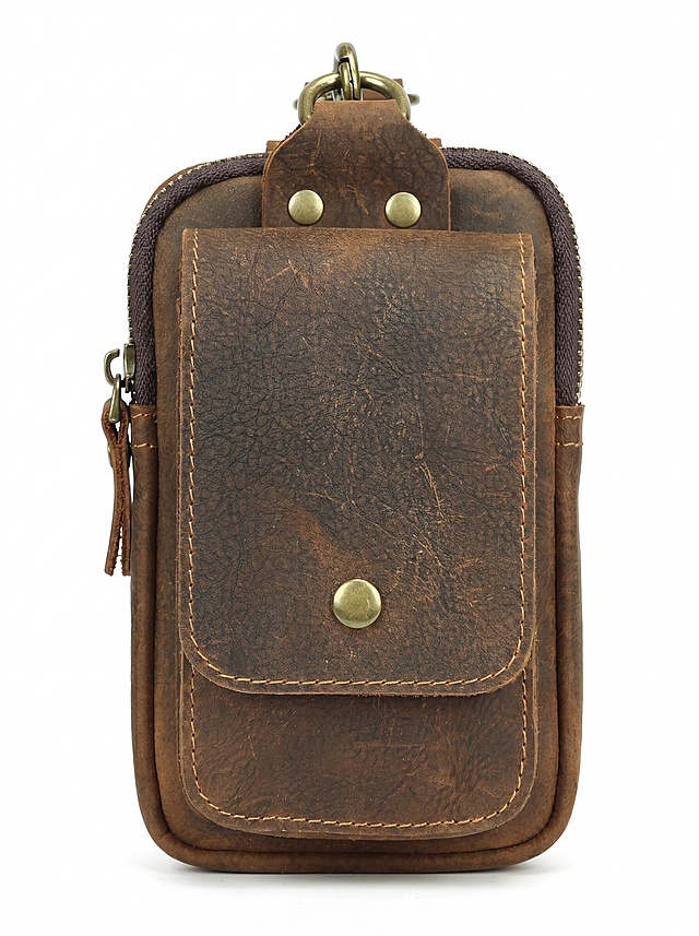 正面全景主图（核心引流图）high-definition 8K, ultra-detailed, top-quality crazy horse cowhide fanny pack, front full view, retro American workwear style, matte texture of cowhide, natural leather grains and slight vintage patina, brass hardware with retro oxidation, neat stitching, double compartments with zippers and buckles, brown, simple white background, soft natural light, no shadows, commercial e-commerce main picture, high clarity, realistic texture, showing the overall shape of the bag, 0.25kg lightweight feeling, casual and tough male temperament, no redundant decorations, 参考产品颜色为复古疯马皮棕色，保持与实拍产品一致的质感和颜色