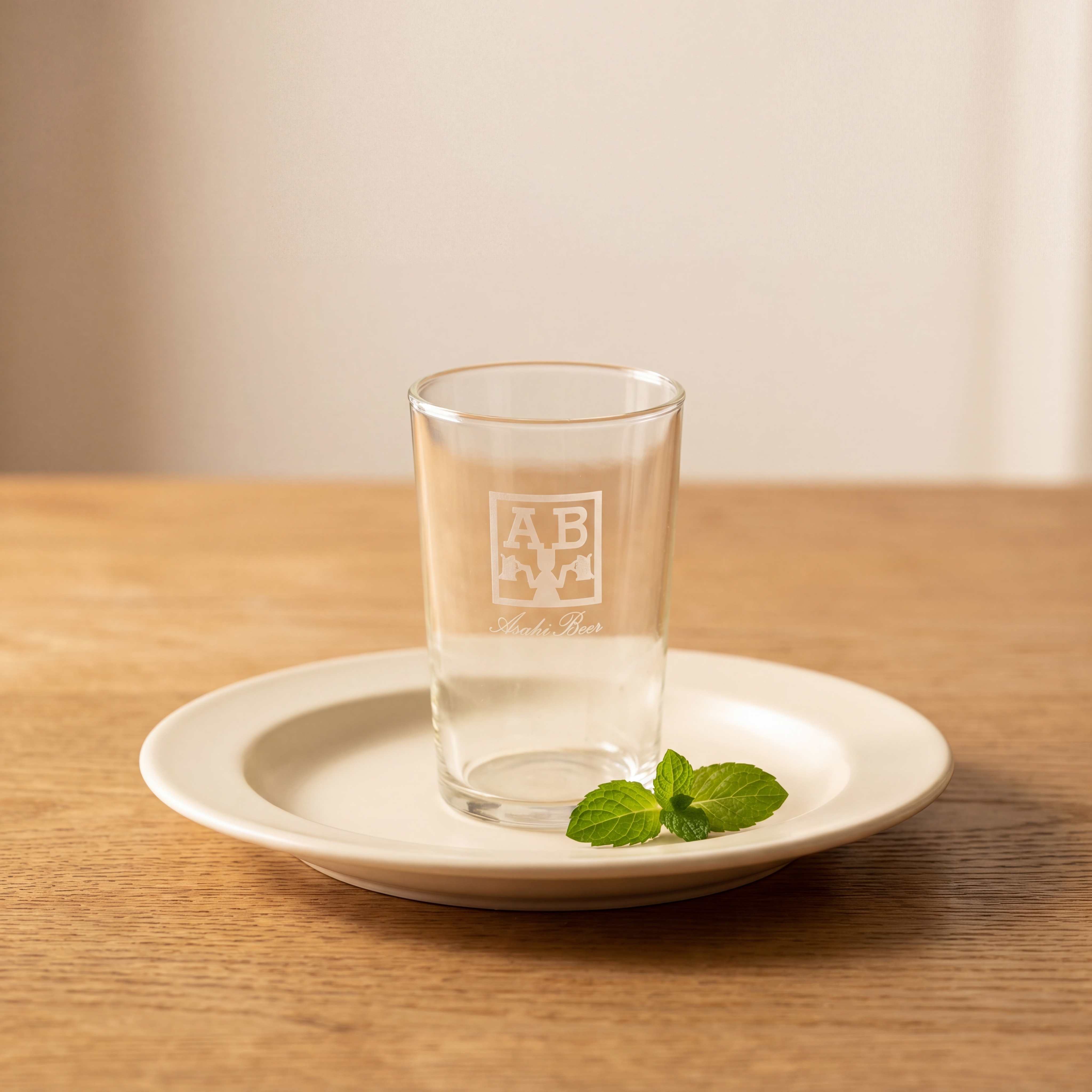 透明直身玻璃杯，杯身磨砂AB标志，保持产品物理结构绝对不变，严… - 图片创意预览