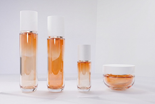 优化所有护肤瓶的橙色区域，增强玻璃材质的通透质感，让玻璃质感更加明显突出，保留原有整体构图、瓶身设计和背景不变