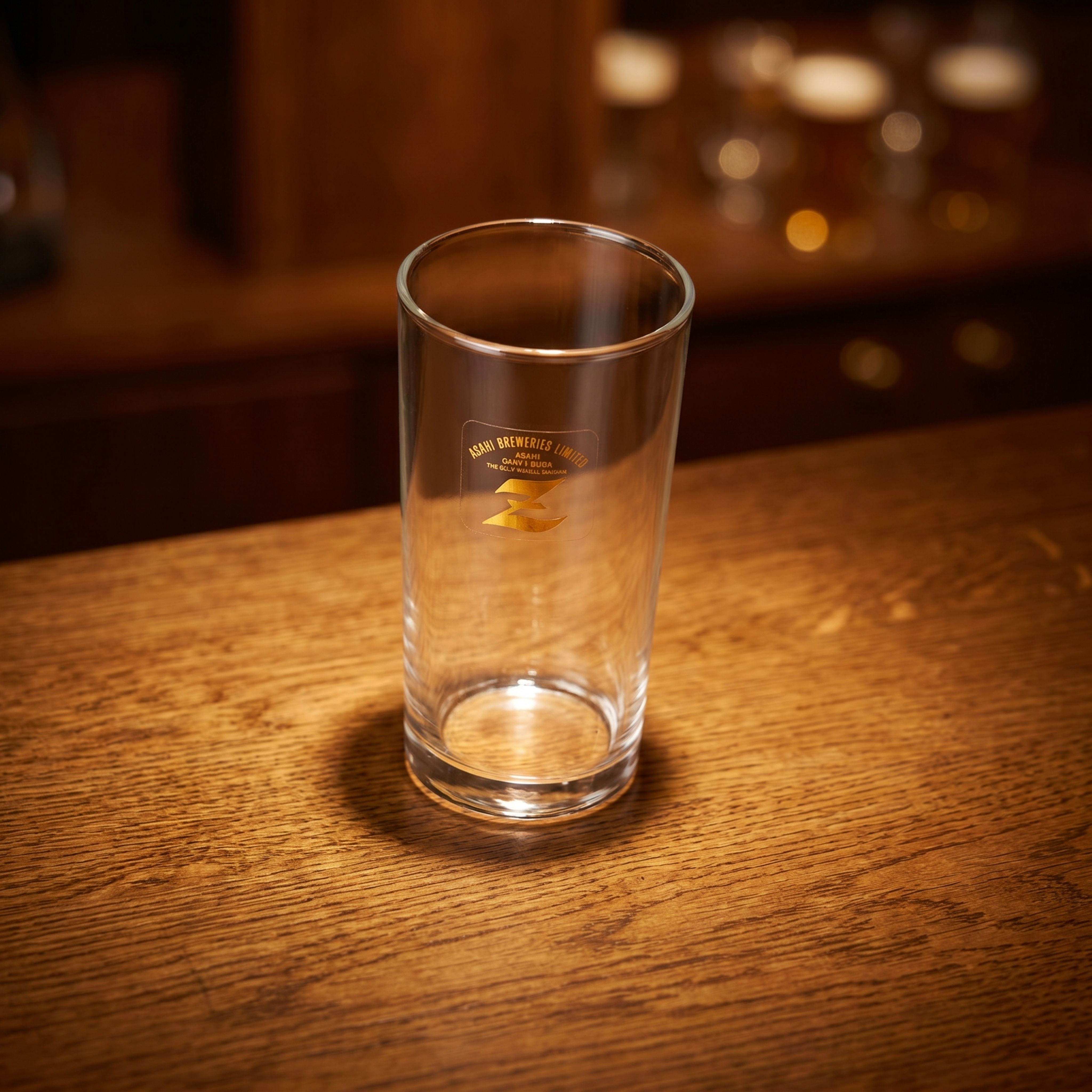 透明直身高玻璃杯，杯身印有金色Z字样和ASAHI BREWER… - 图片创意预览
