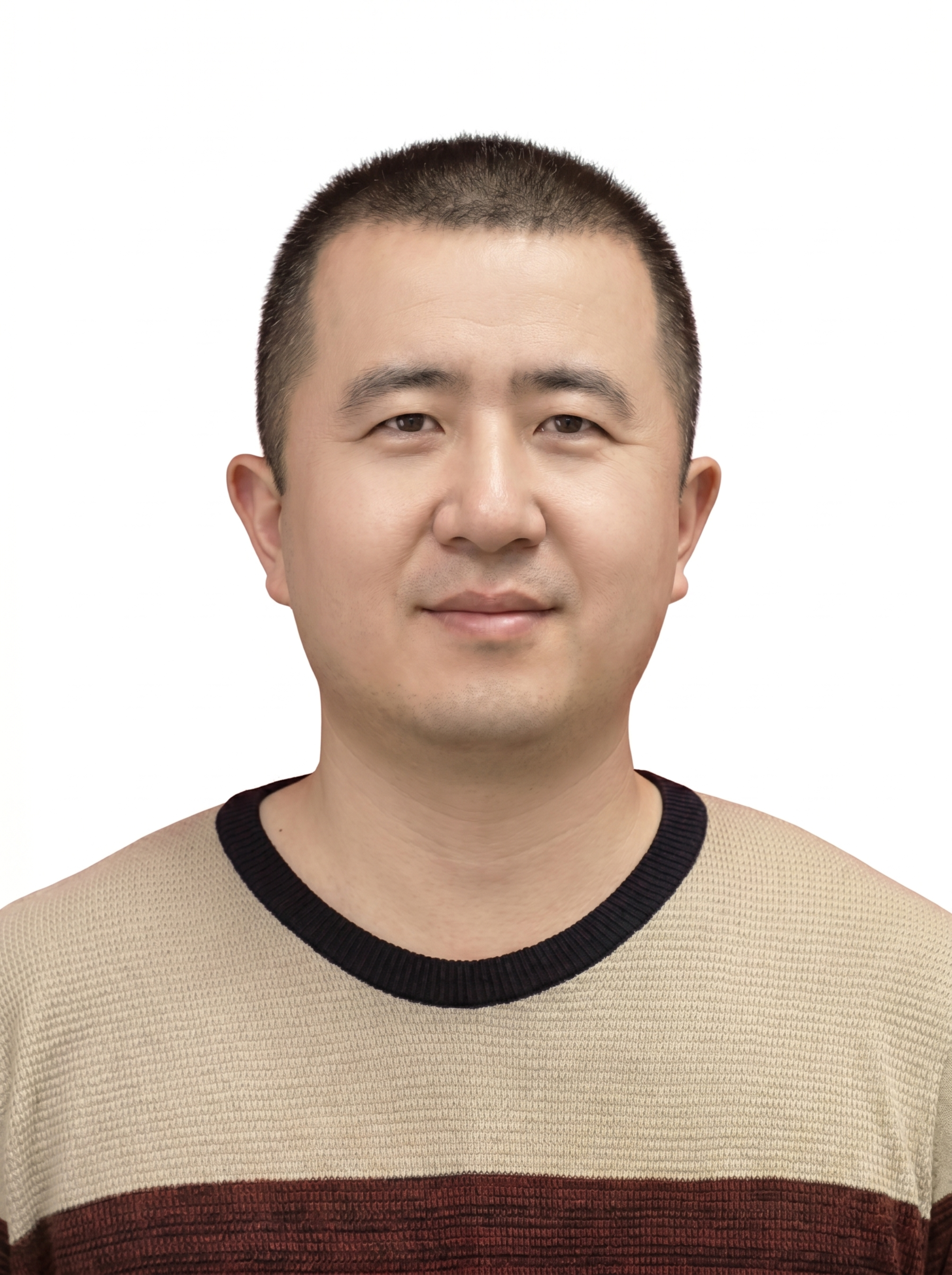 保留第一张图中人物发型､脸型､年龄特征生成标准样式纯正面证件照… - 图片创意预览