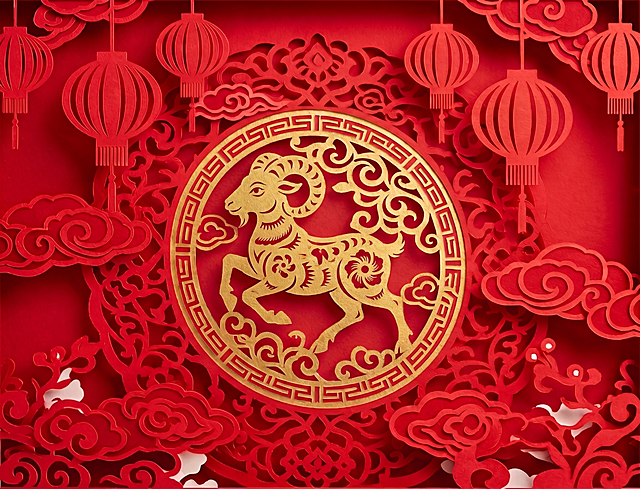 将图片中间原本马的元素替换为奔跑姿态的金色瑞羊，保持整体红色剪纸灯笼祥云的中国风剪纸风格不变，圆形回纹边框装饰不变，金色和红色对比不变，整体层次感不变