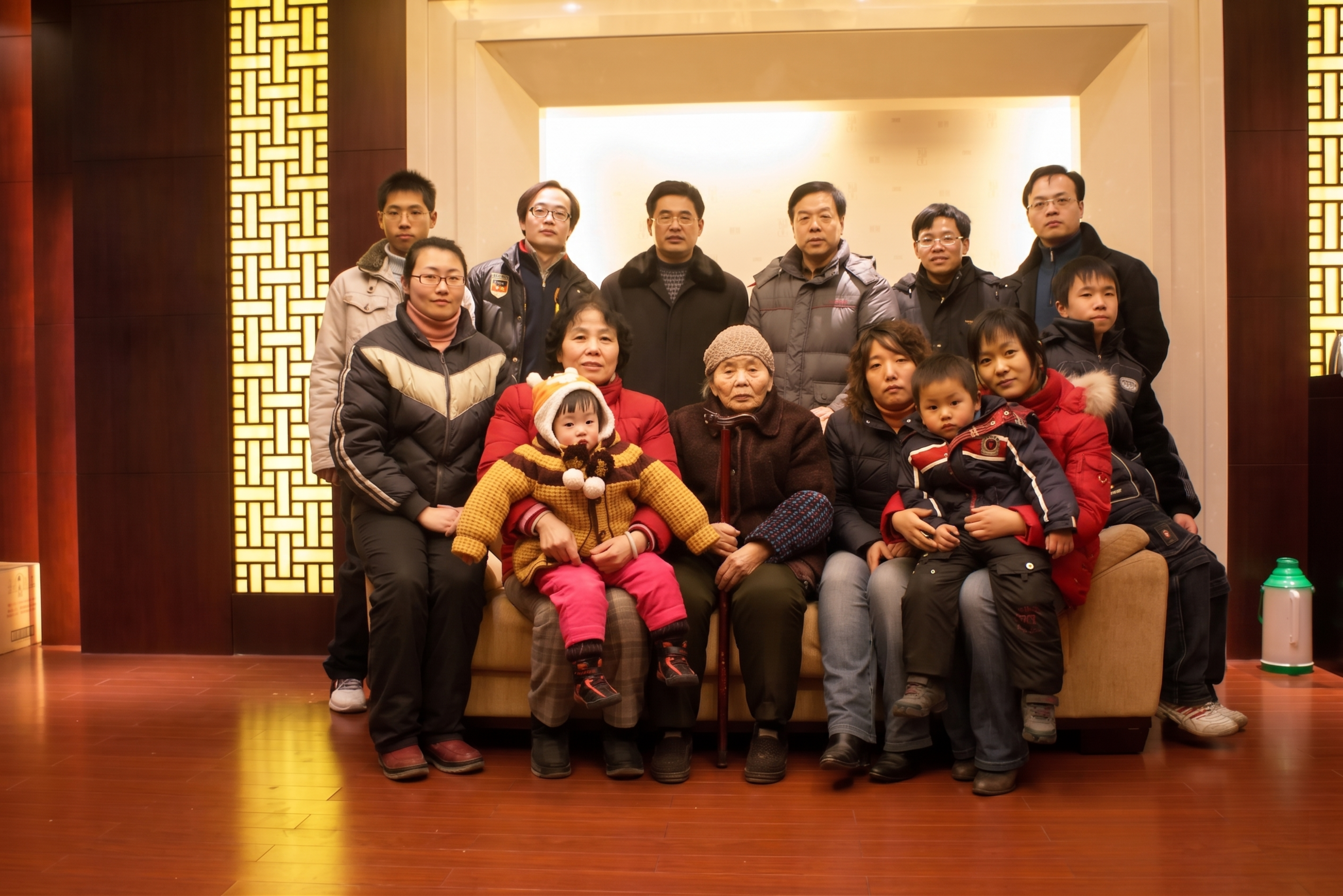 将图片分辨率提升到4K，调整图片颜色使其更协调温馨 - 图片创意预览