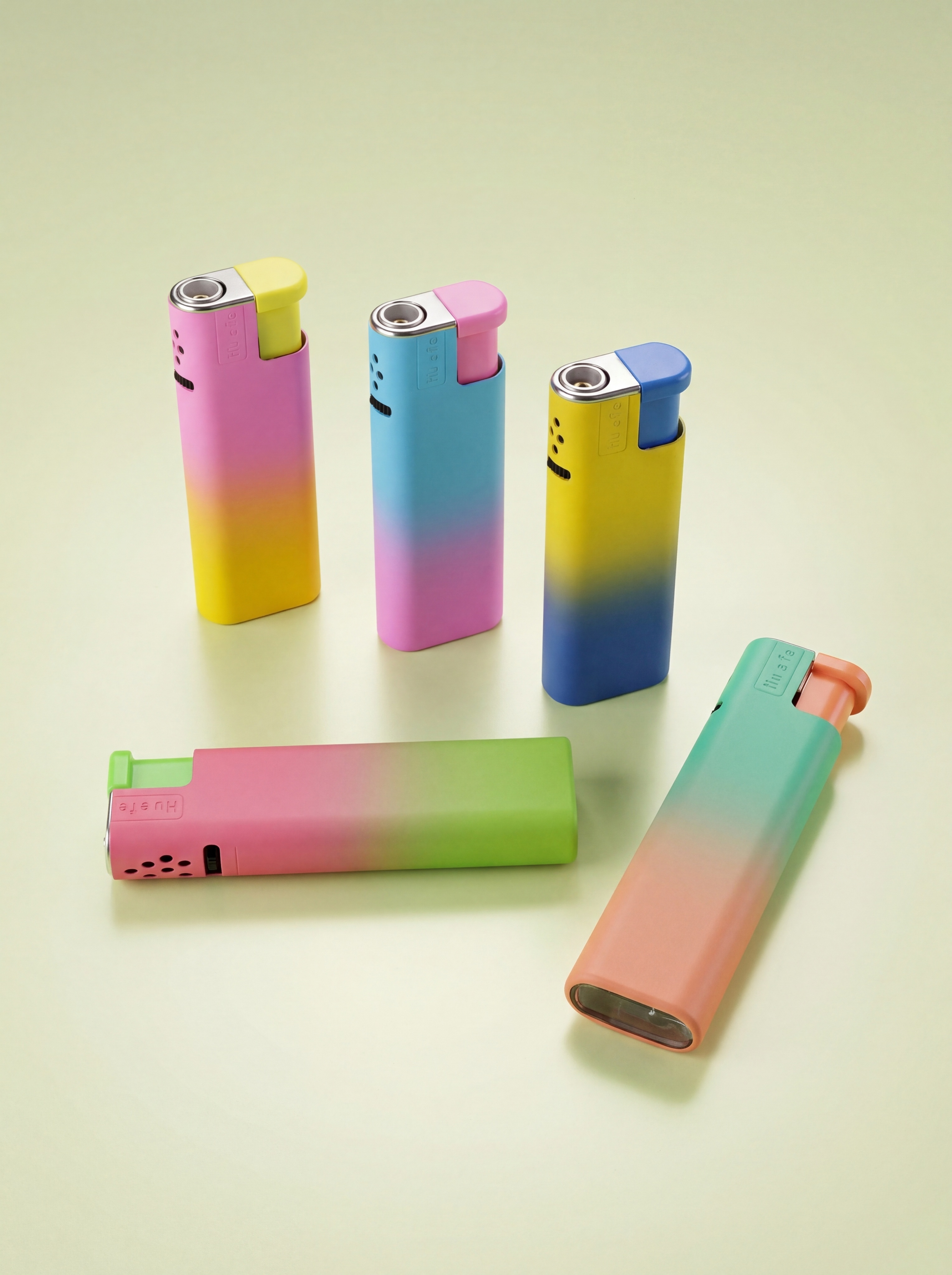 产品精修, 产品置于略微反光的纯色背景上, 背景干净简洁, 参… - 图片创意预览