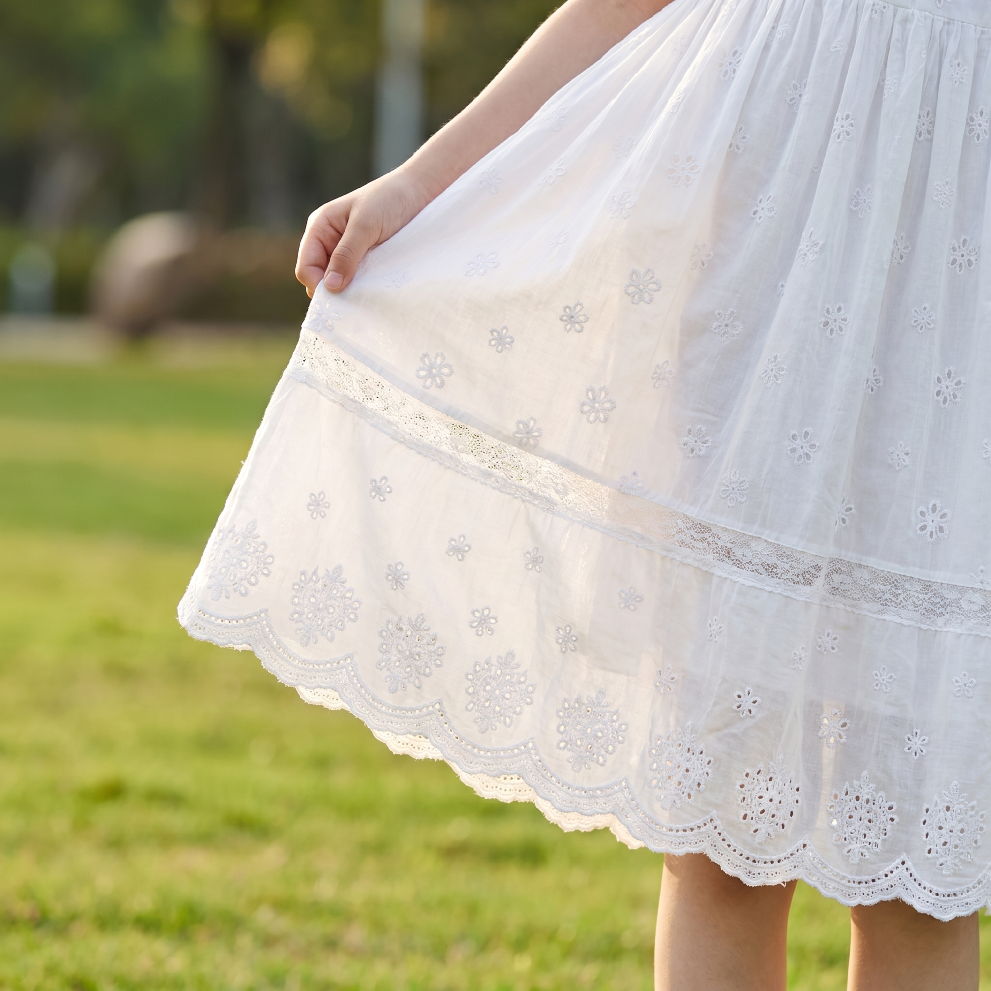 [主图-5] 裙摆蕾丝细节展示图； [氛围风格] 干净清爽自然… - 图片创意预览