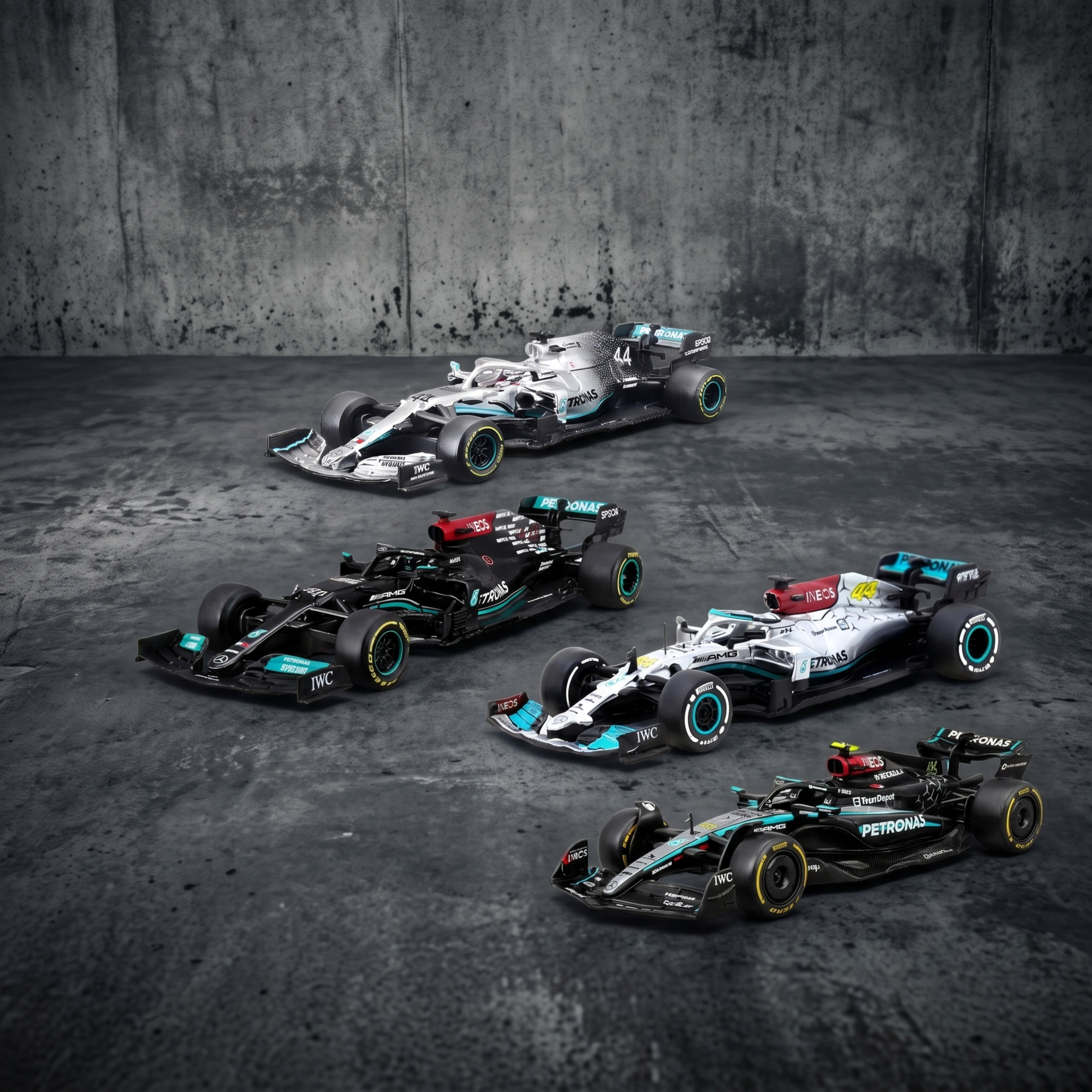 F1赛车模型，严格参照上传产品图（image1），完整保留所有… - 图片创意预览