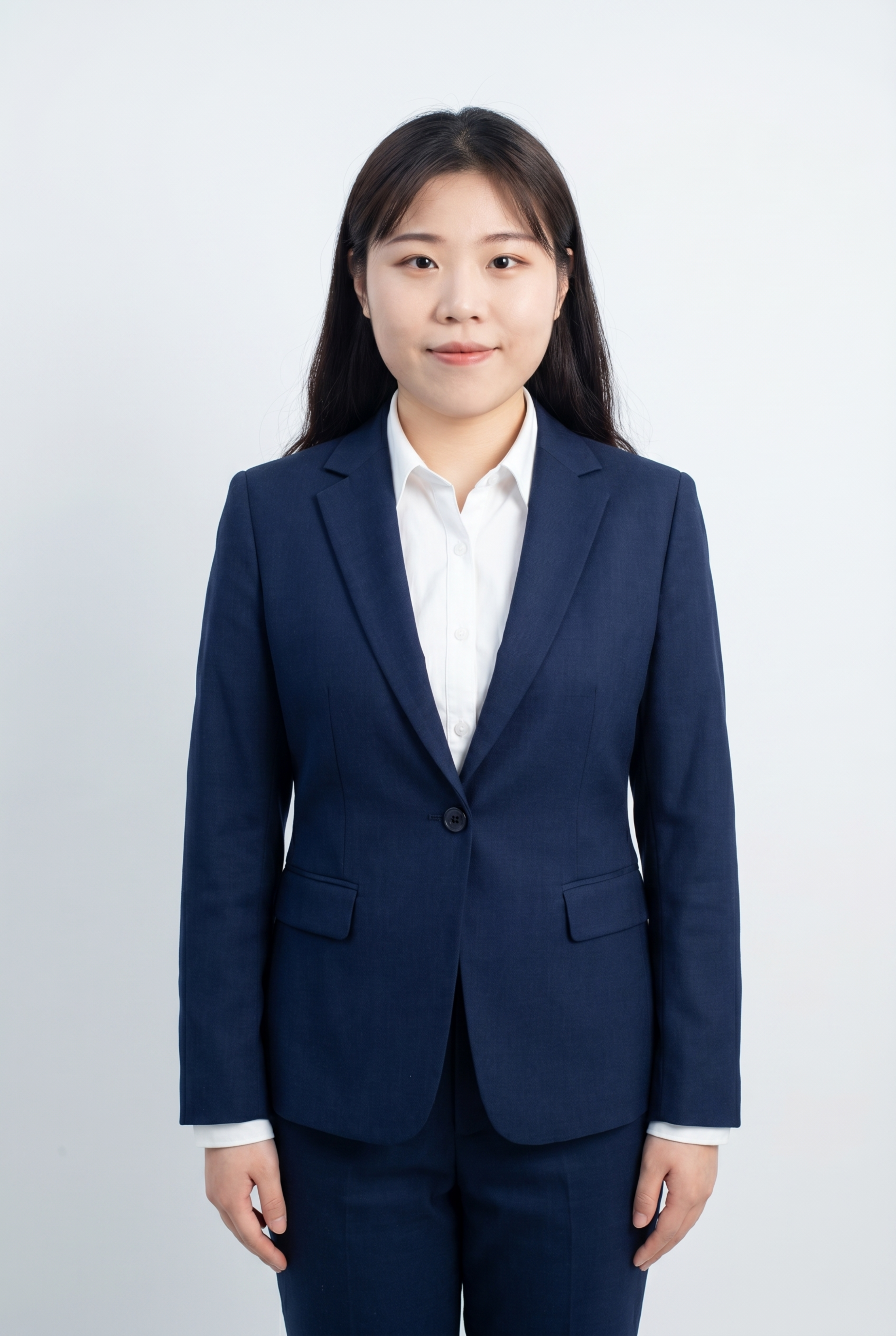 参考图中保留人物脸型、发型、年龄等特征生成教师职场正装全身形象… - 图片创意预览
