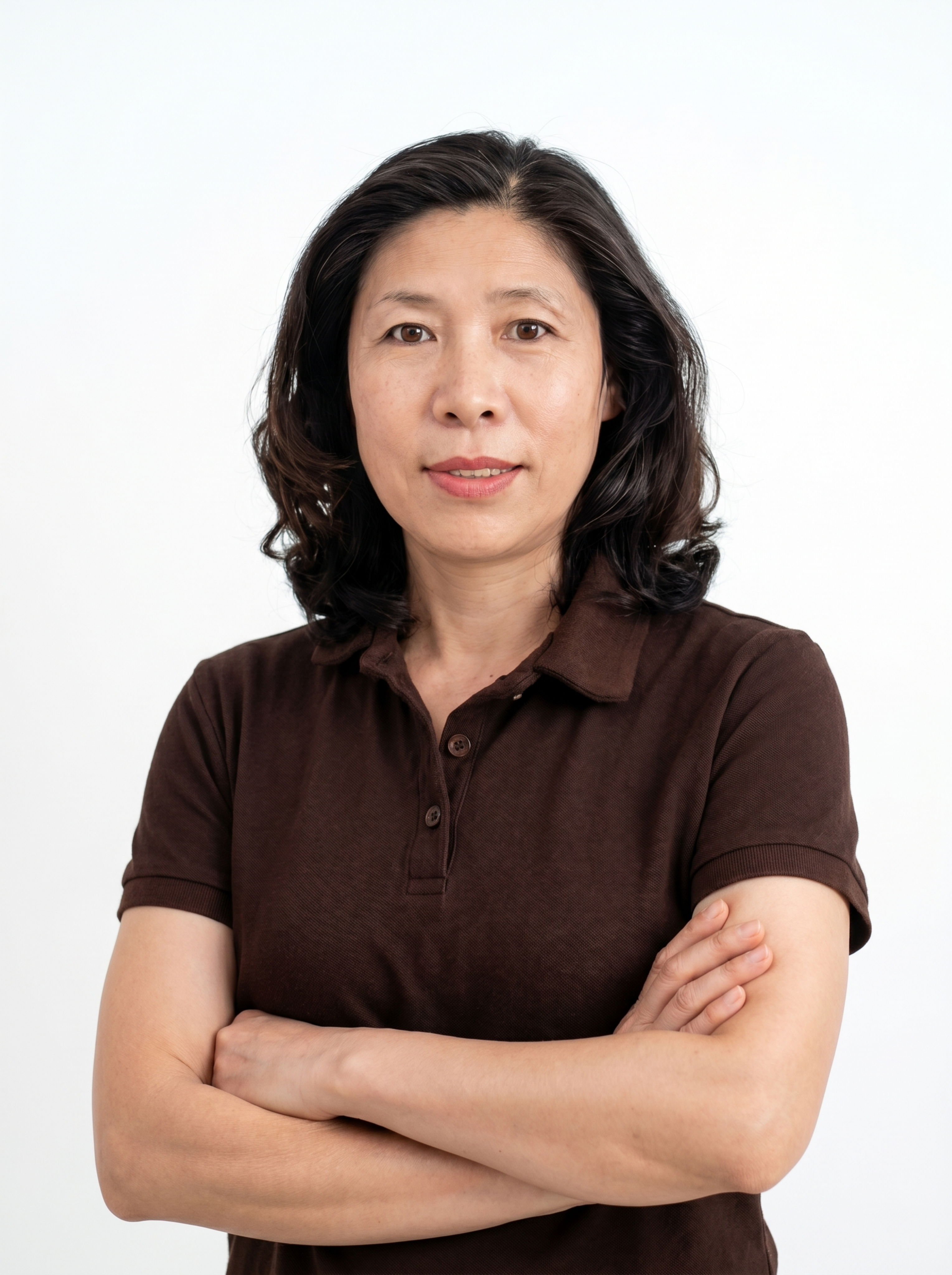 参考图中保留人物脸型、发型、年龄等特征生成教师公职人员职场形象… - 图片创意预览