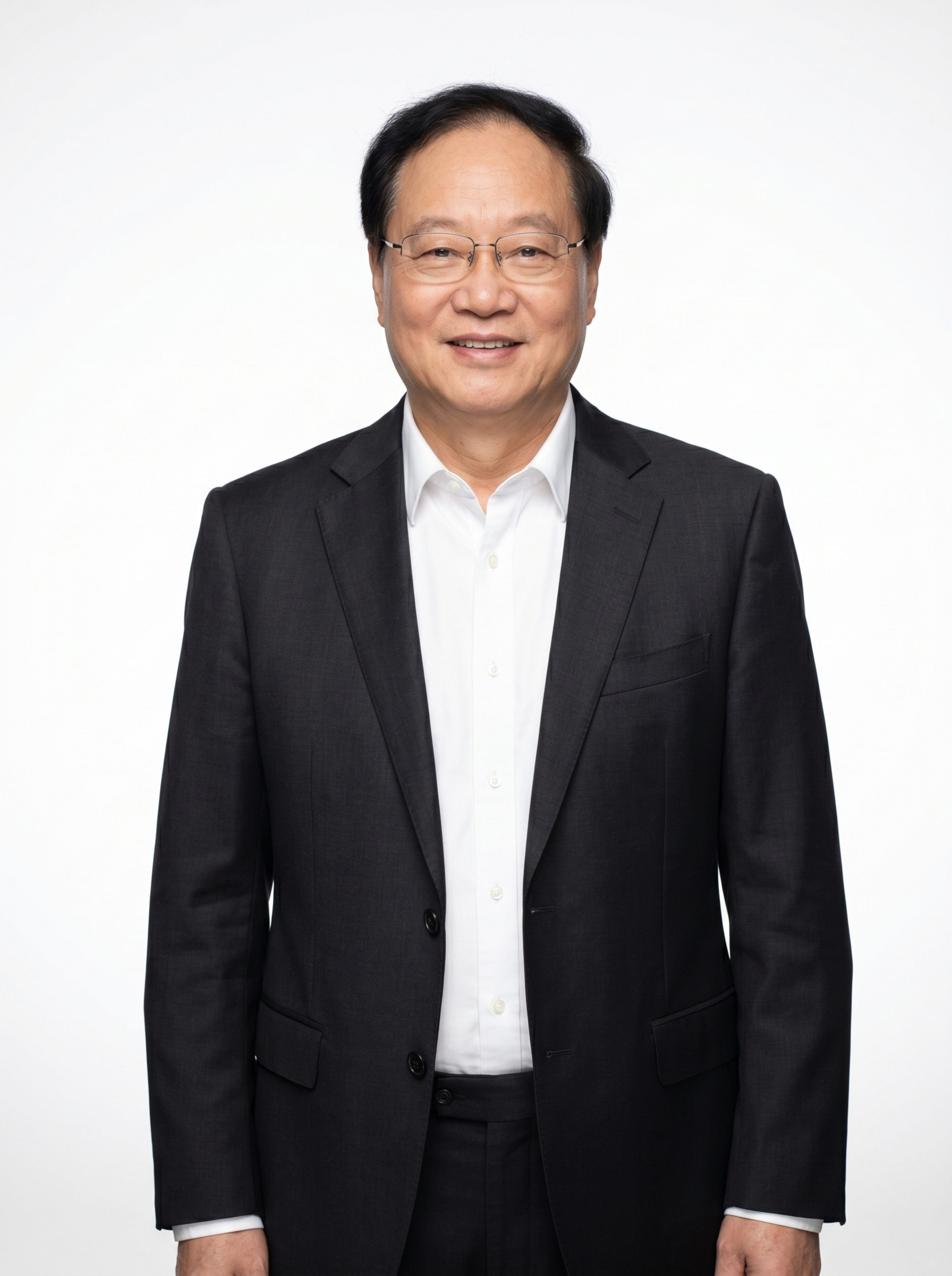 参考图中保留人物脸型、发型、年龄等特征生成教师职场形象照，标准… - 图片创意预览