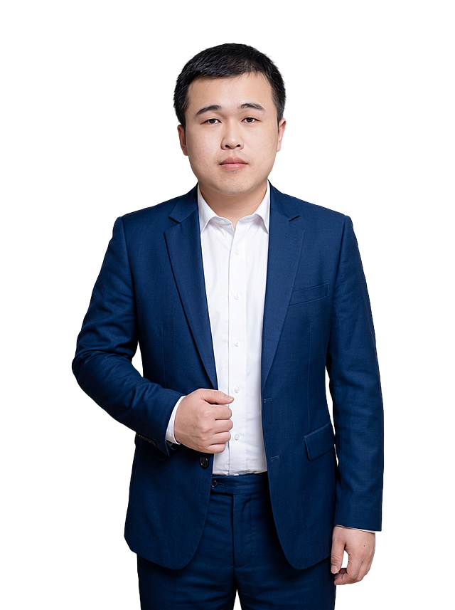 参考图中保留人物脸型、发型、年龄等特征生成职场形象照，标准焦段50mm，f/4光圈(f/2.8-f/4区间)，平视视角(镜头与人物视线齐平)；人物占画面70%，人物居中(居中构图)，位于画面中心，为视觉聚焦点，入境范围头部及以下至臀部下方10cm(半身像)；左右留少量背景空间；头部与画面顶部保留5%空间；头部发型完整，头肩比例协调，人物结构准确；发质微微柔顺，微微蓬松。身穿深蓝色精纺羊毛混纺西装外套(平驳领设计，面料呈细腻微微哑光质感)；内搭白色高支精梳棉衬衫；下装深蓝色精纺羊毛混纺西裤；着装正式干练；专业稳重；身形匀称，姿态端正，身体挺拔。呈自然站立，右手轻握西装前襟，肢体放松且自信；简约中性灰色纯色背景，呈现均匀柔和质感，背景光线均匀柔和，强化色彩对比的高级感，极简干净；画质超高分辨率、细节清晰，高清，现代精致感风格；肤质精细化处理；眼神直视镜头，目光坚定且澄澈，表情自然，将人像美化；肤质自然细腻，肤色健康均匀，皮肤状态清爽干净，保留真实皮肤细节｡正面柔光补光，4800K中性光，面部光比1:1.5｡中近景写实摄影，对焦清晰，面部雾面柔光，轻透裸肌感，高清保留皮肤细节；分辨率4K，去除人物之外的所有元素。严格按照图片内容生成，画面比例3:4
