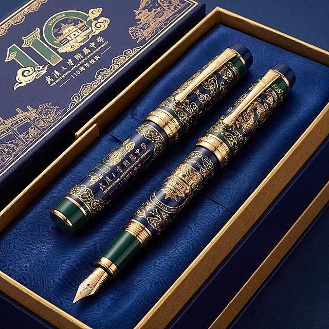 重新设计校庆纪念笔，融入武汉大学附属中学110周年校庆原logo元素，保持原藏蓝绿金配色，增加精致烫金喜庆纹理，更显高端校庆礼品