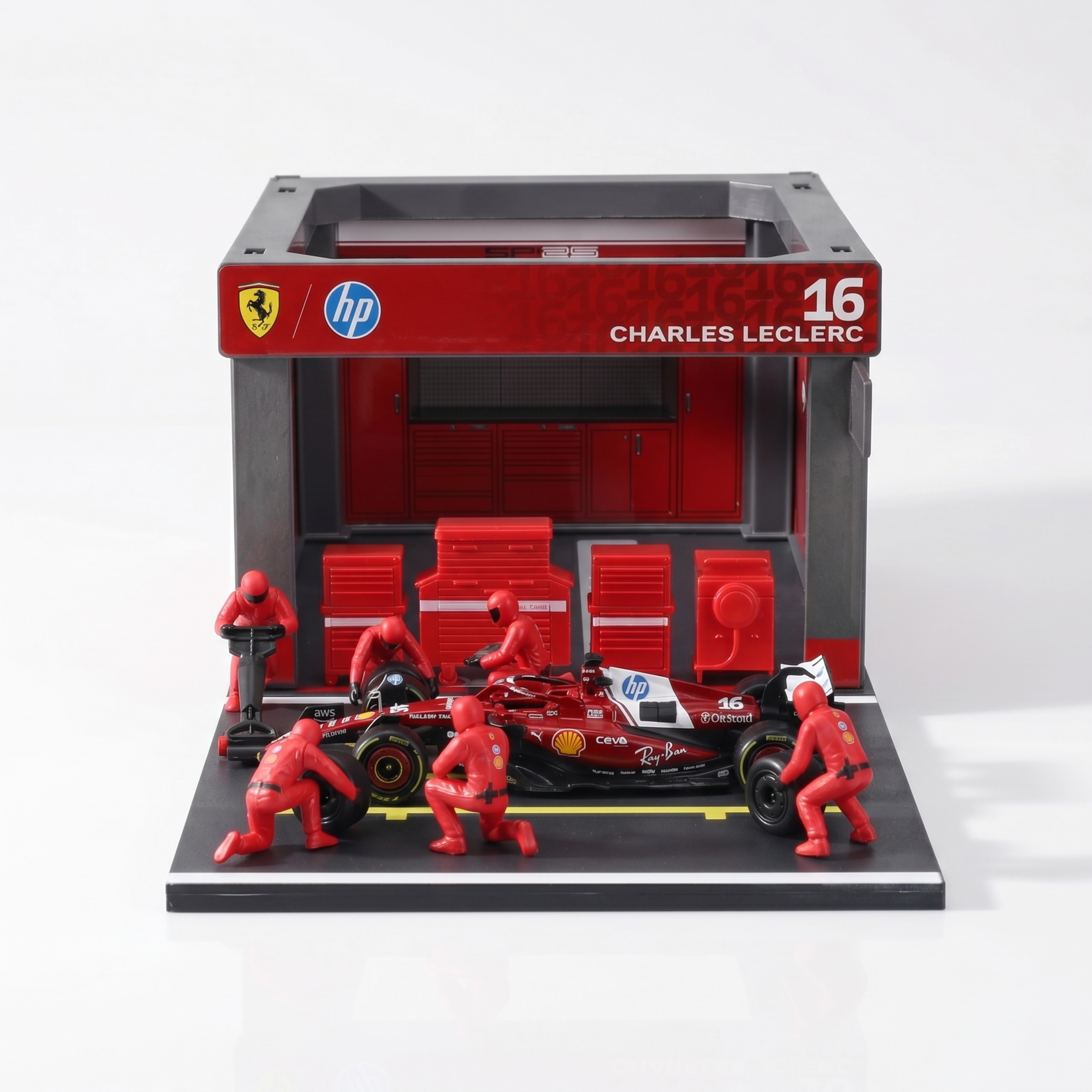 将图1的F1维修站模型应用图2同款视觉风格，参考图2的真实材质… - 图片创意预览