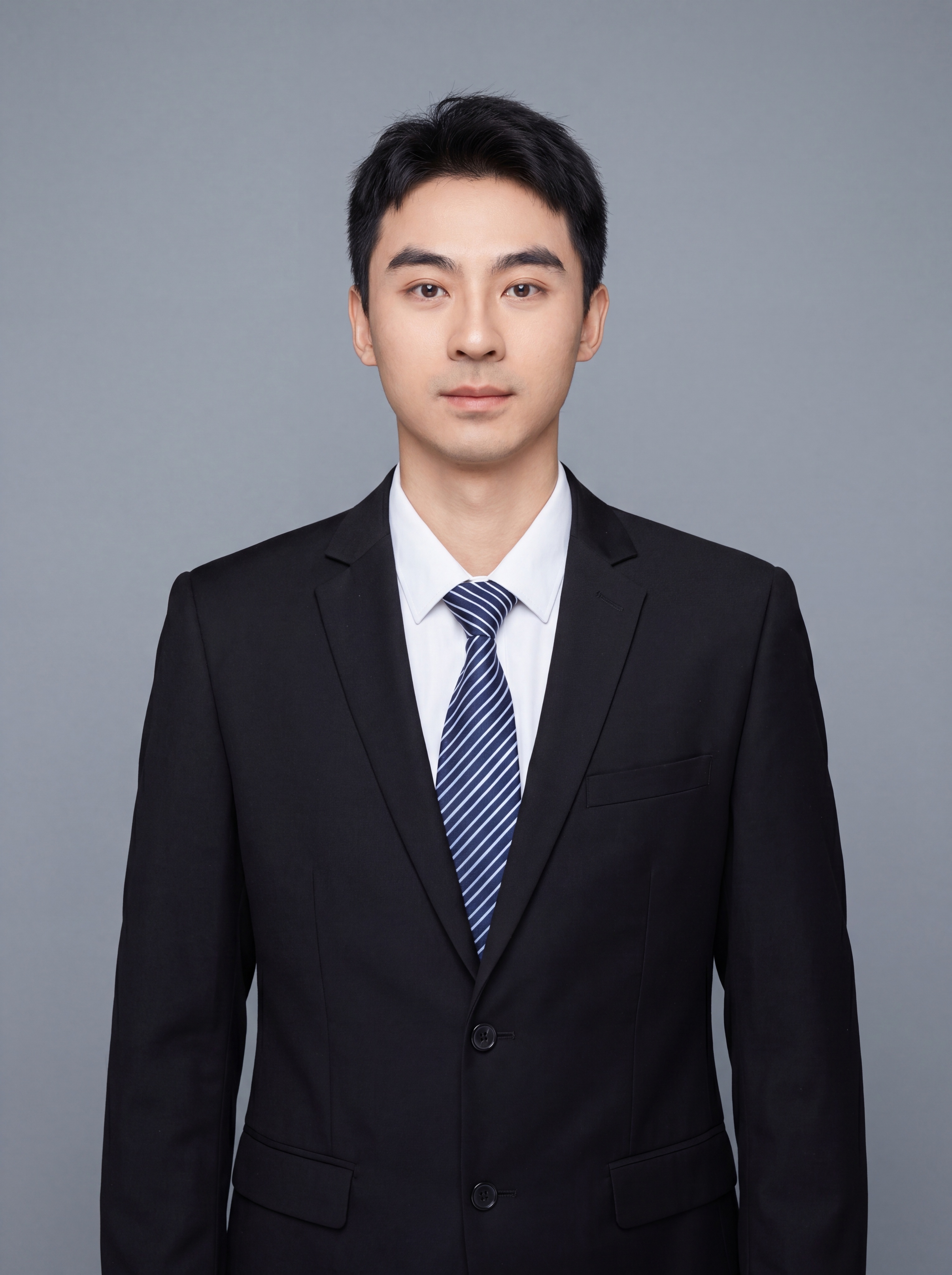 参考图中保留人物脸型、发型、年龄、面貌、表情等特征生成职场形象… - 图片创意预览