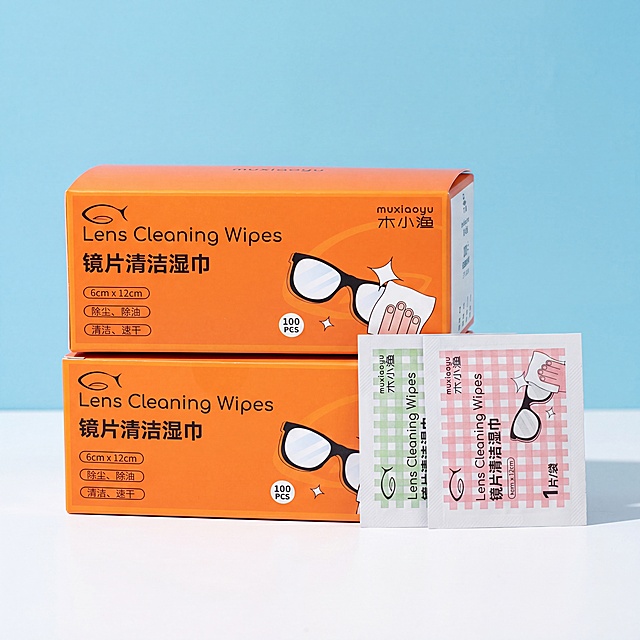 把参考图中的产品去除原背景，然后把产品精修。（保持物品原有材质不变）再把精修后的产品融入到场景中。场景要求：商业摄影，平视微仰视角，主体物产品直立放置于哑光白色台面上，可自由组合排列；光影采用柔和侧顺光，光线均匀明亮，阴影柔和清晰，强化亮面反光与材质层次；背景为纯净浅蓝哑光纯色背景，台面与背景形成撞色对比；色调清新明快、饱和度适中，文字清晰。超高清渲染，42k超高清。。比例1:1。帮我生成5张图片「图片1」「图片1」