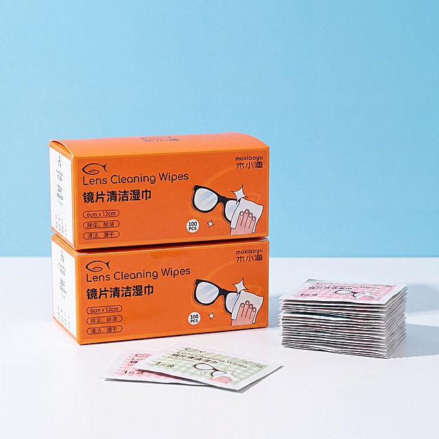 把参考图中的产品去除原背景，然后把产品精修。（保持物品原有材质不变）再把精修后的产品融入到场景中。场景要求：商业摄影，平视微仰视角，主体物产品直立放置于哑光白色台面上，可自由组合排列；光影采用柔和侧顺光，光线均匀明亮，阴影柔和清晰，强化亮面反光与材质层次；背景为纯净浅蓝哑光纯色背景，台面与背景形成撞色对比；色调清新明快、饱和度适中，文字清晰。超高清渲染，42k超高清。。比例1:1。帮我生成5张图片「图片1」「图片1」