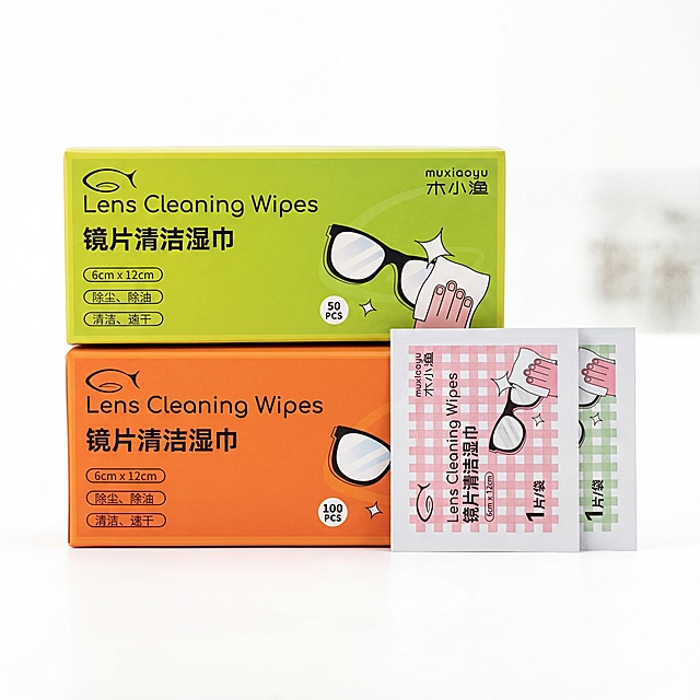 产品精修，产品置于纯白背景上，专业商业棚拍光，5500K标准中性白光，轮廓光，体积光，曝光正确，强烈真实立体感，接地处保留干净浅淡的自然接触阴影，严禁大片投影、脏灰阴影和悬浮感，主体居中，商品完整入画不裁切，多品整体算一组，商品外轮廓视觉体量约画面60%-80%，四边均匀留白约10%-20%，严禁满幅铺满与贴边顶满，极致超清画质，细节清晰锐利，4K分辨率，商业级实拍质感，保留原图真实材质与结构细节，提升商品洁净度和商业新品感，清除旧痕、灰暗、脏斑和不均匀色块；保留原图颜色分区、材质色相、结构和功能细节，禁止整体提亮改色，锁定原图包装形态、开合关系、功能区、套装件数、材质分区、文字标识和可见配件；禁止新增原图不存在的配件、改变开合结构或合并套装单品，锁定原图商品颜色，多件商品逐件对应原图色相、材质光泽和分段色块边界，哑光/半哑光塑料质感，柔和漫反射，低高光，表面细腻，正视图，标准透视校正，正常透视焦段，保持同类机位，多件商品按原图顺序均衡陈列，大小一致、间距统一、对齐整齐、同一机位和近似角度，每个独立商品都要逐个摆正，逐个校准水平线和垂直轴，底部基线对齐，禁止某一件单独歪斜、倾倒或高低错位，比例1:1