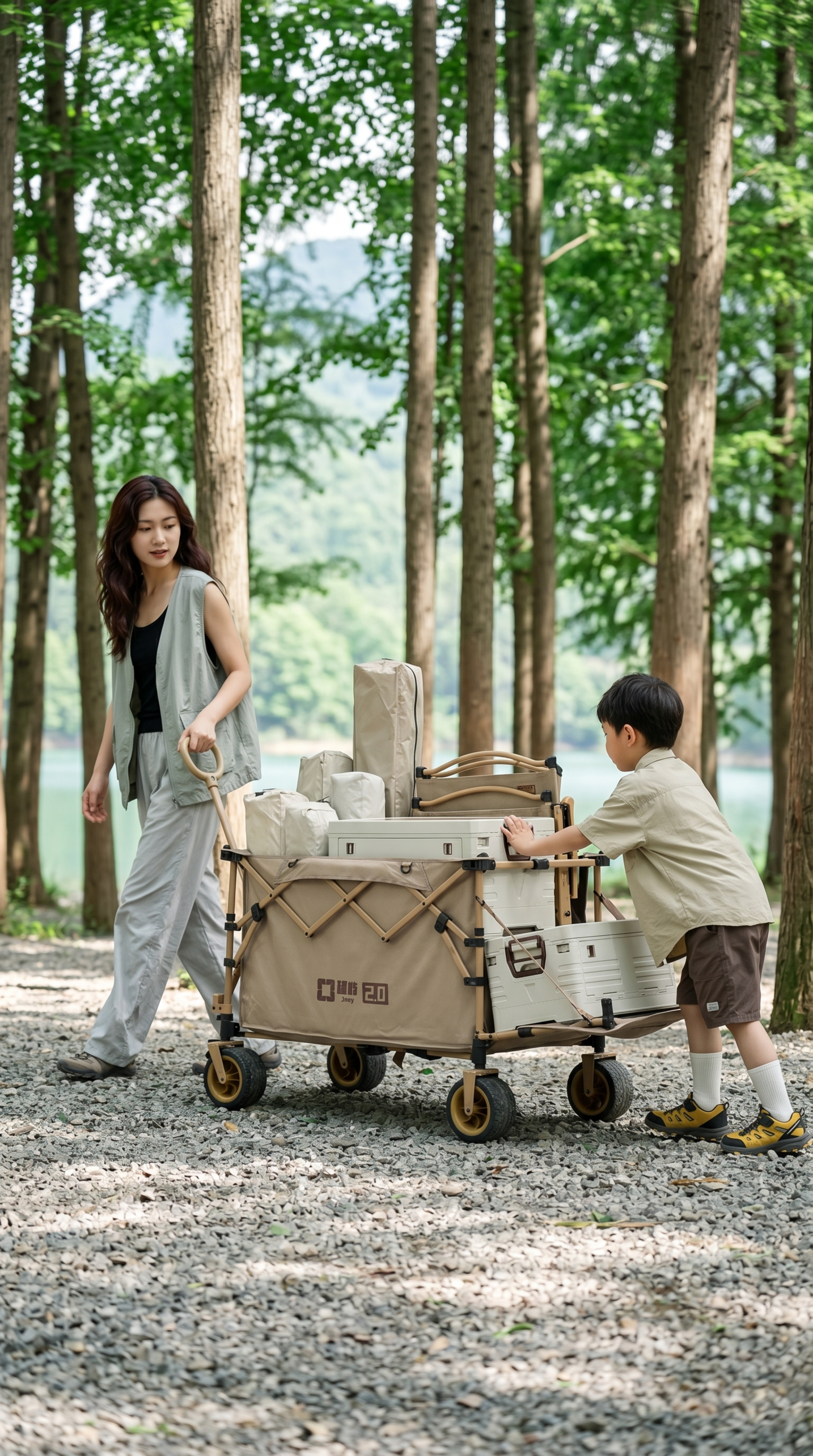 8K超高清商业产品摄影，竖版9:16，超低仰拍斜45度视角，镜… - 图片创意预览