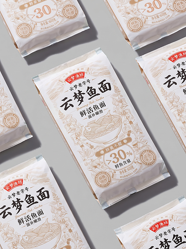 参考提供的图片包装设计风格，生成一款云梦鱼面的面条包装设计，整体采用复古手绘线条元素，浅色米白底色，搭配传统品牌纹样装饰，突出产品名称“云梦鱼面”，保留现代简约的信息排版，展示完整挂面包装袋效果